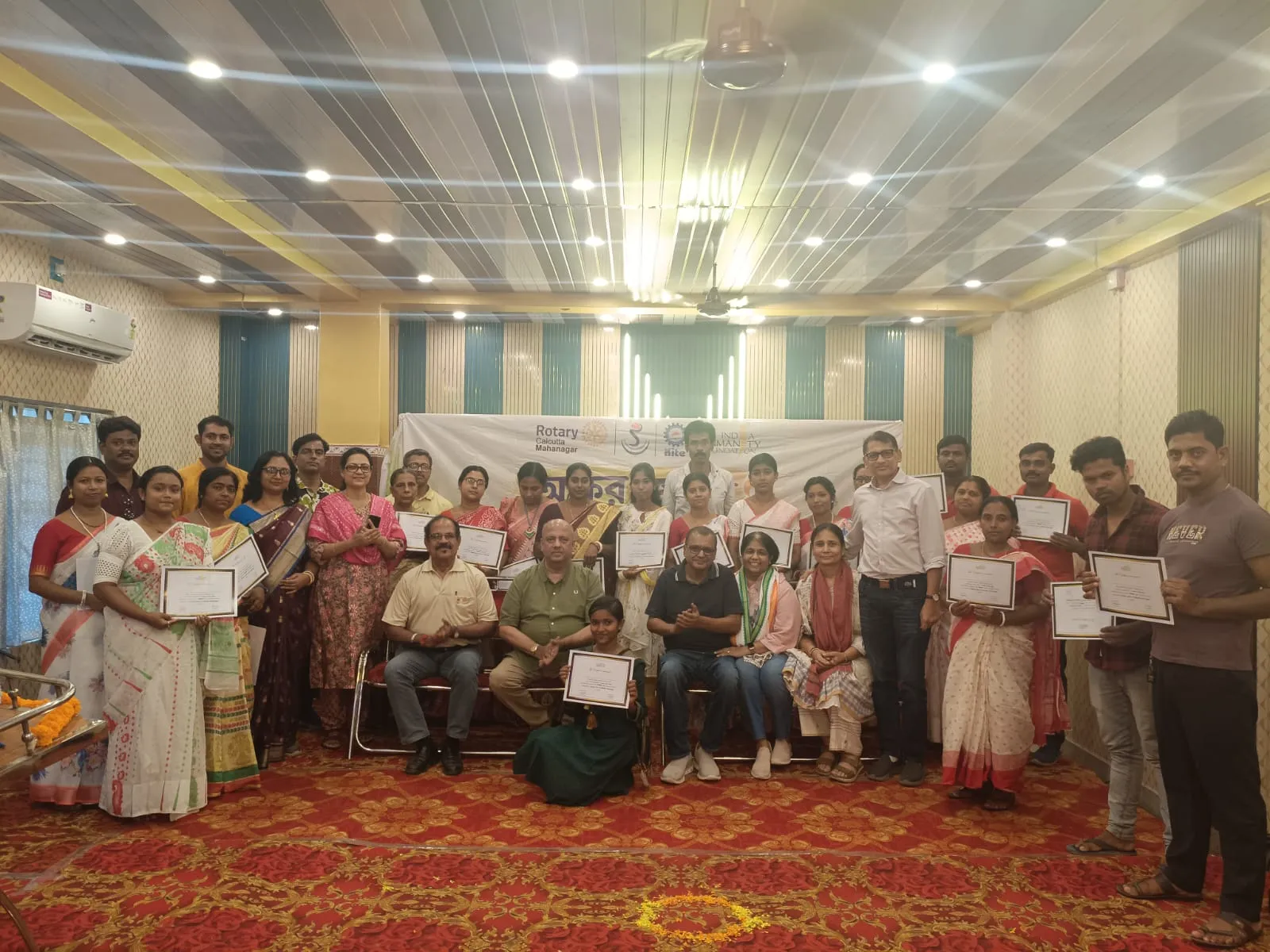 a-vidya-batch-holding-their-certificates